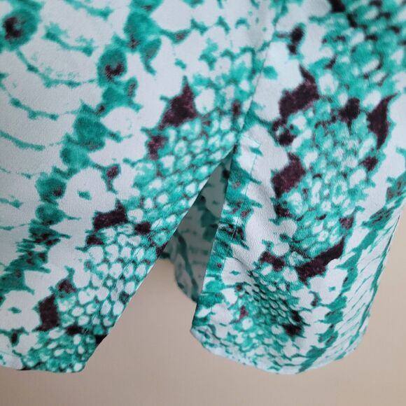 Violet & Claire Womens Blouse Plus Size 2x Green Snakeskin Print Short Sleeves - Picture 5 of 10